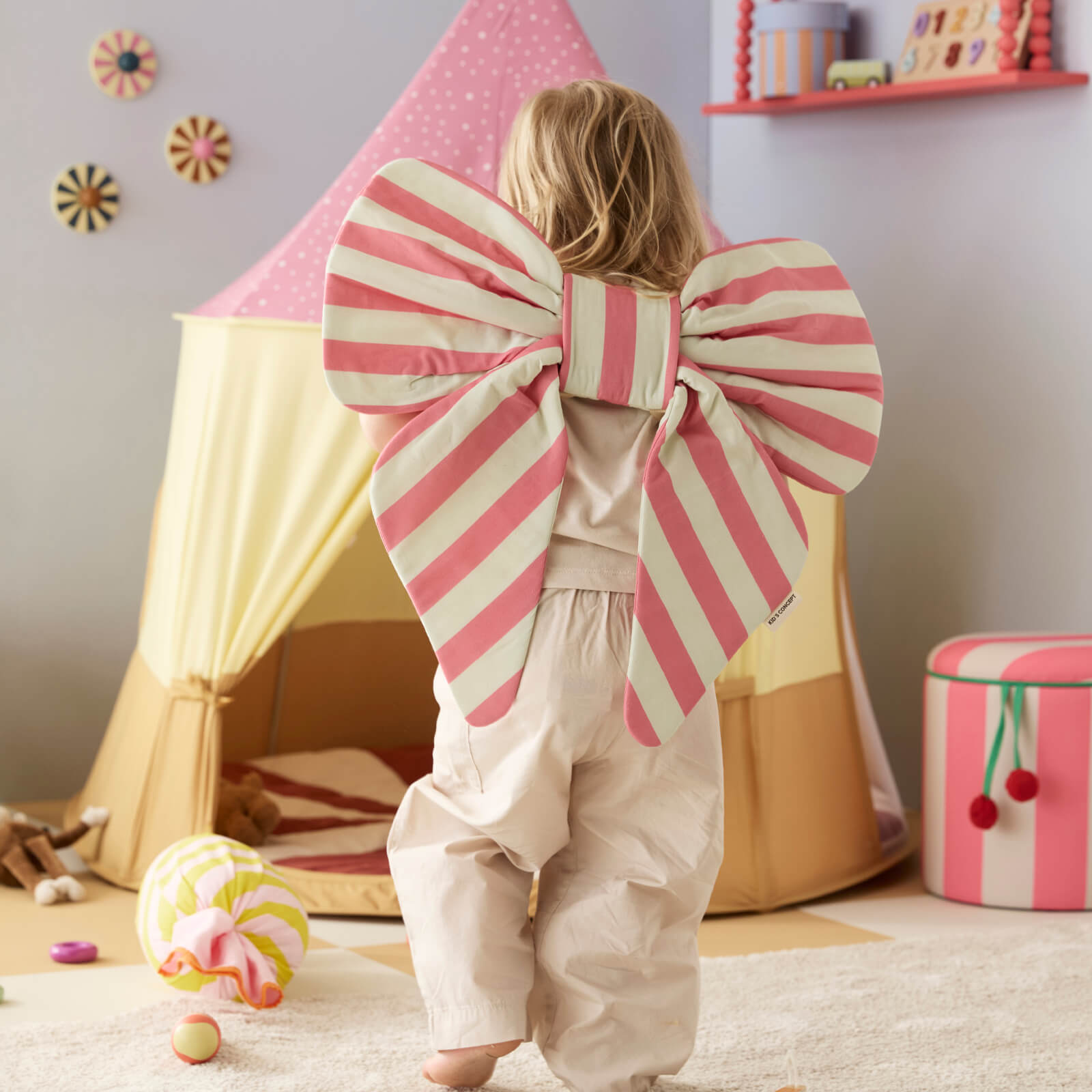 Bow Dress-Up