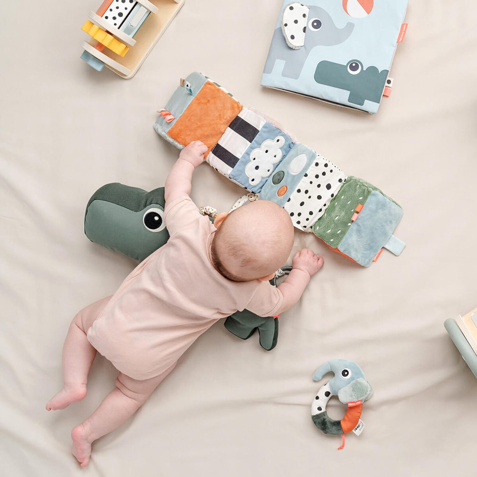 Fold Out Sensory Cube - Deer Friends