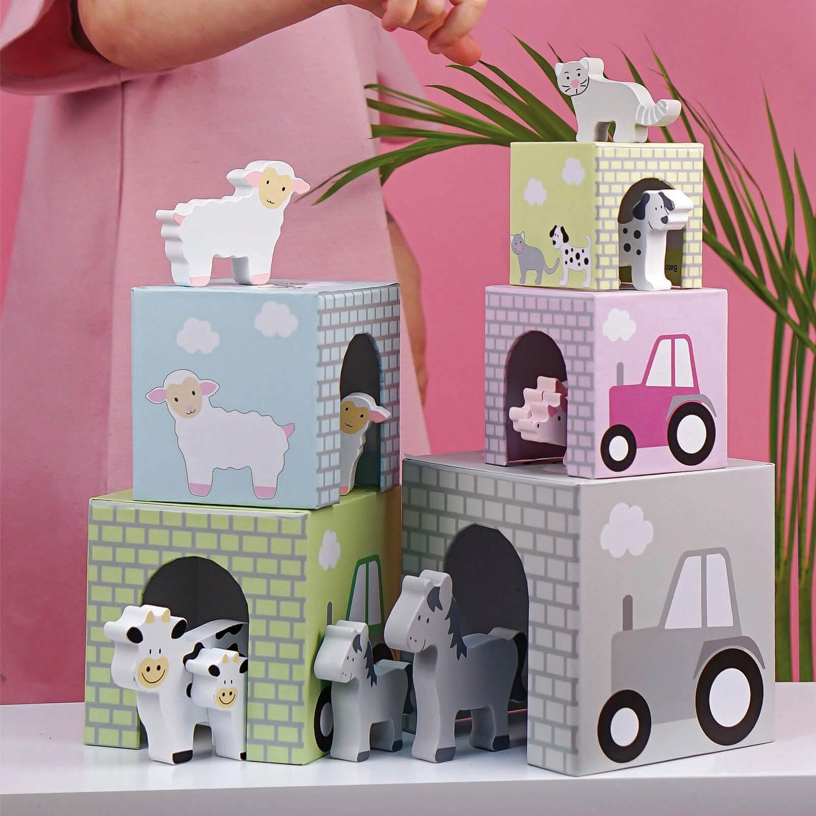 Stacking Cubes and Animals