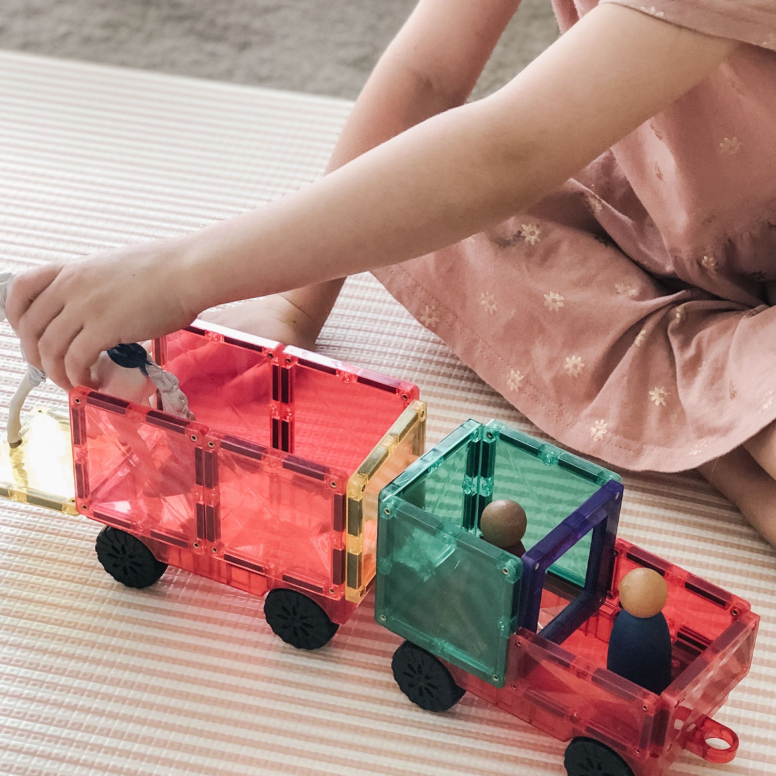 Magnetic Tiles Rainbow Motion Pack - 24 Pieces