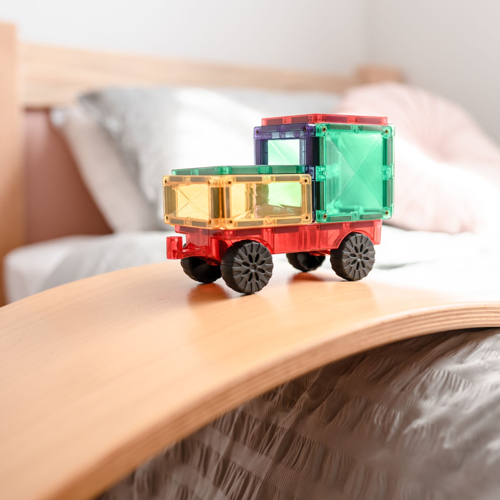 Magnetic Tiles Rainbow Motion Pack - 24 Pieces