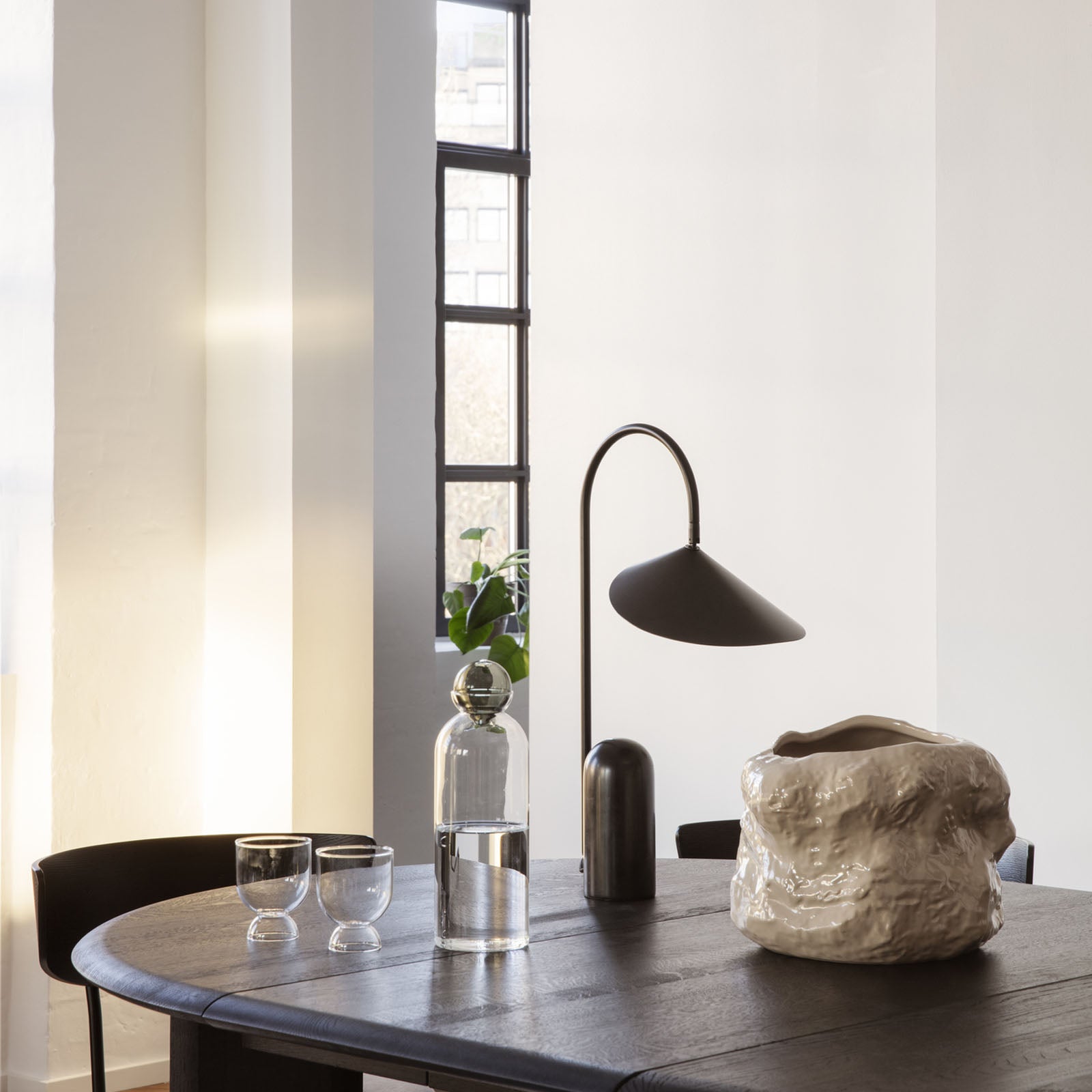 Arum Table Lamp - Black