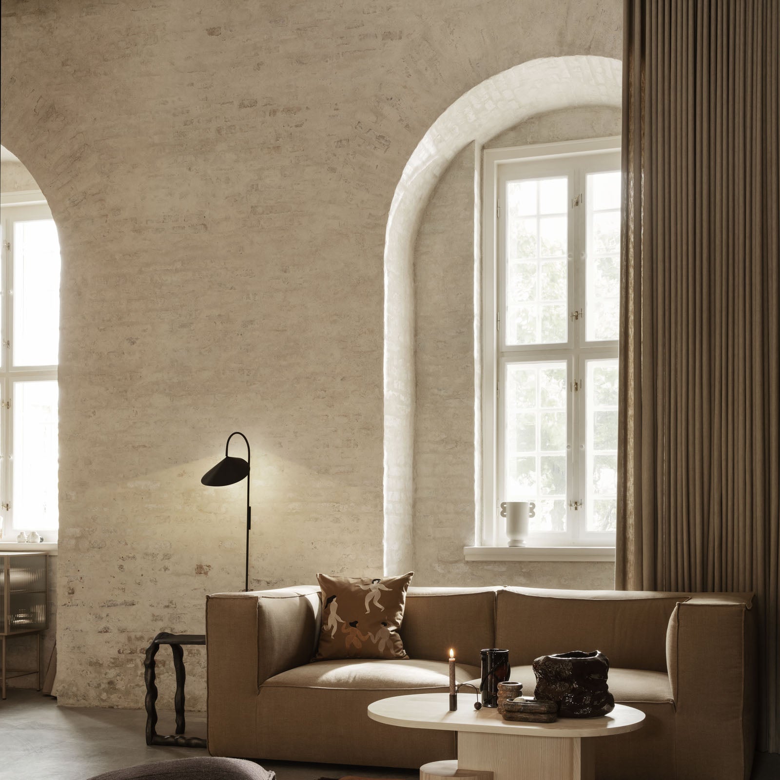 Arum Swivel Wall Lamp - Black