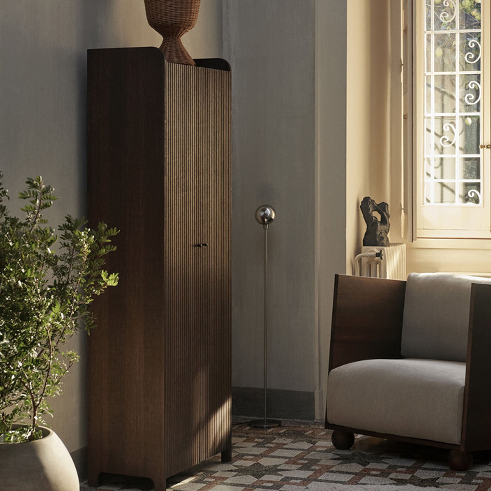 Sill Cupboard Tall - Dark Stained Oak