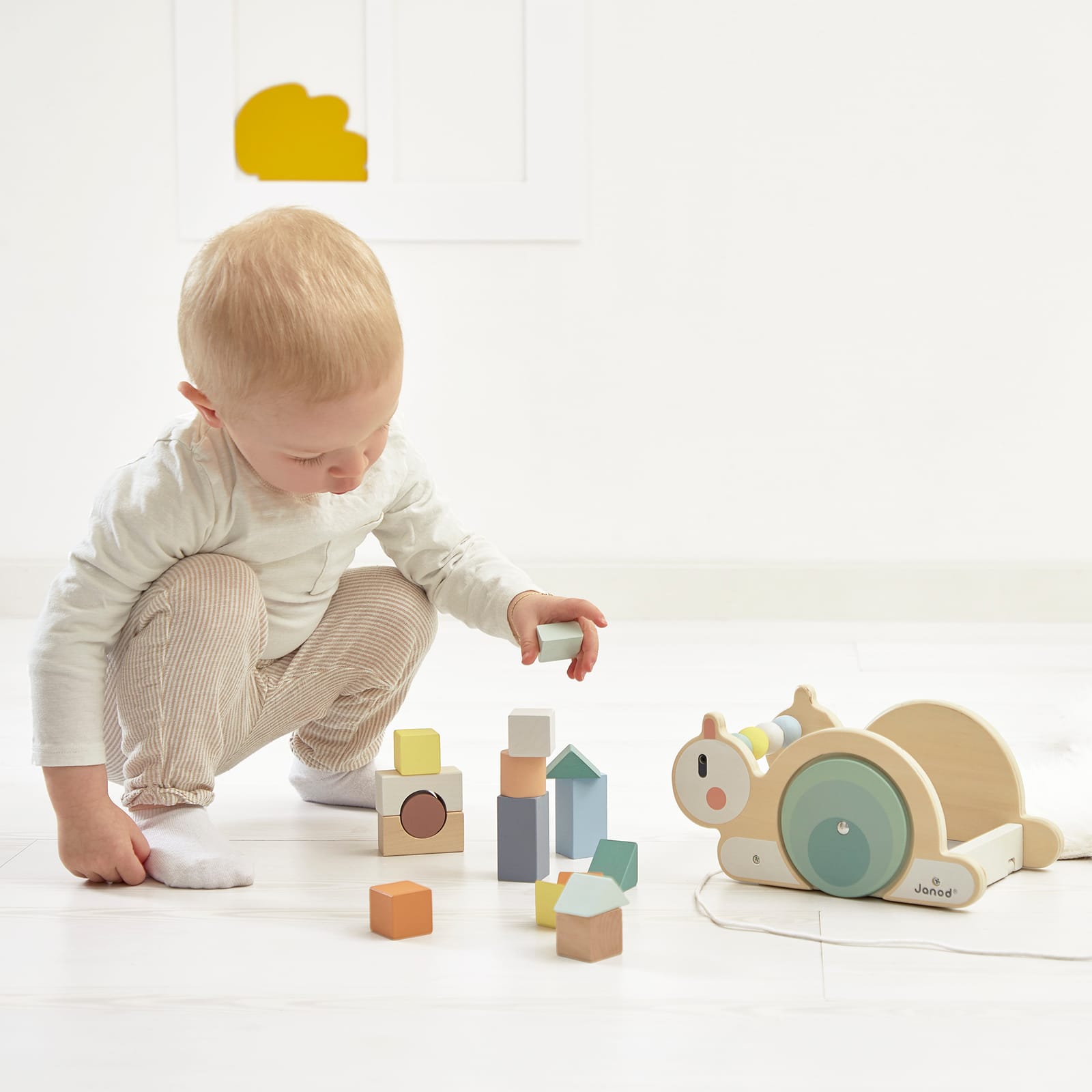 Pull-Along Snail Cube Trolley