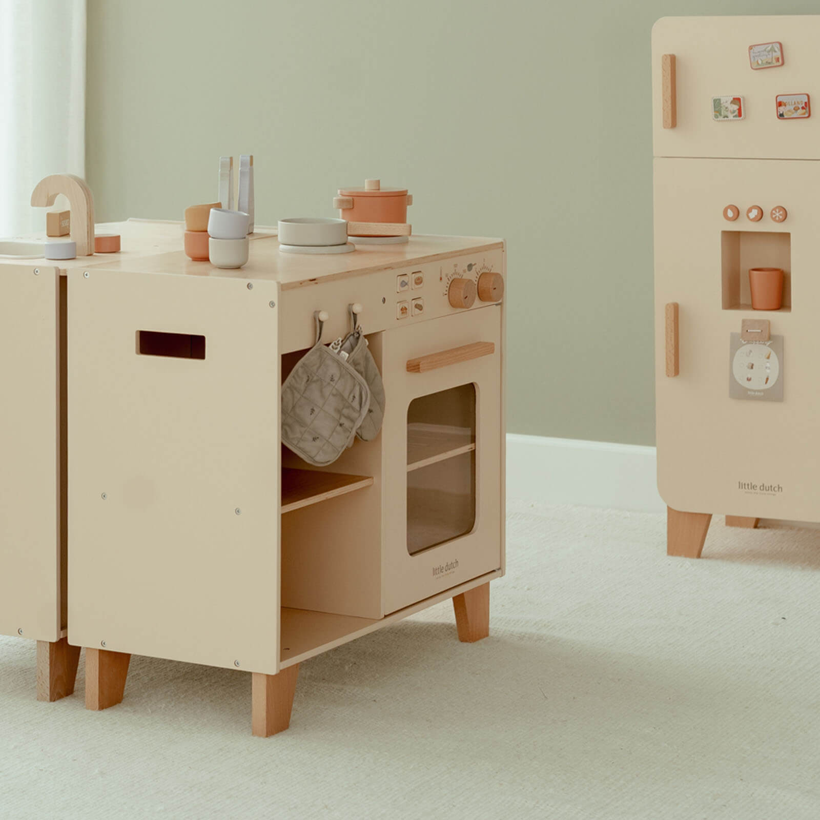 Cream Kitchen Plus 4 Accessories