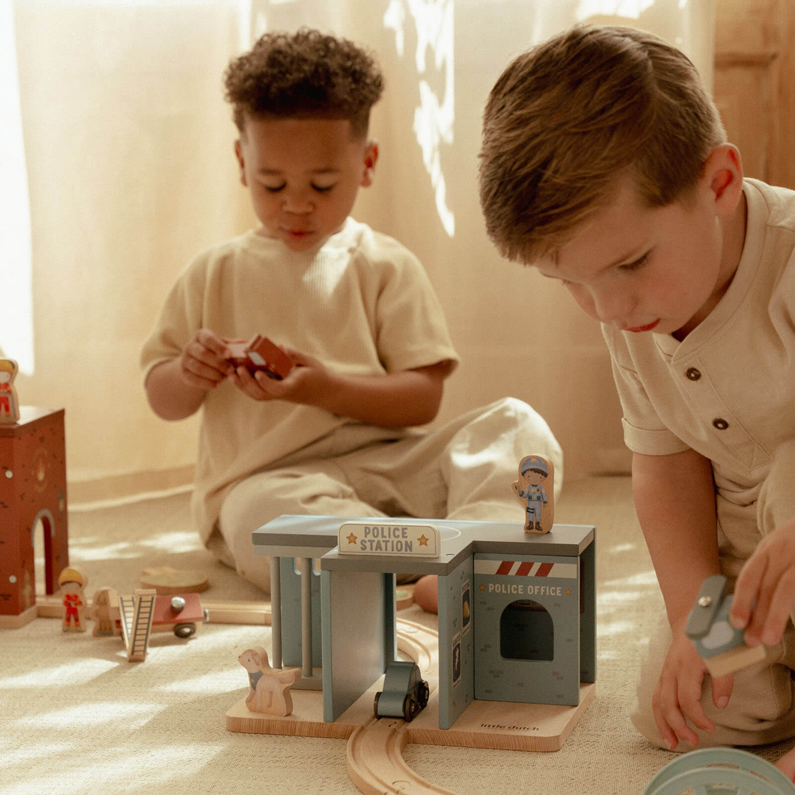 Wooden Police Station - 6 Pieces