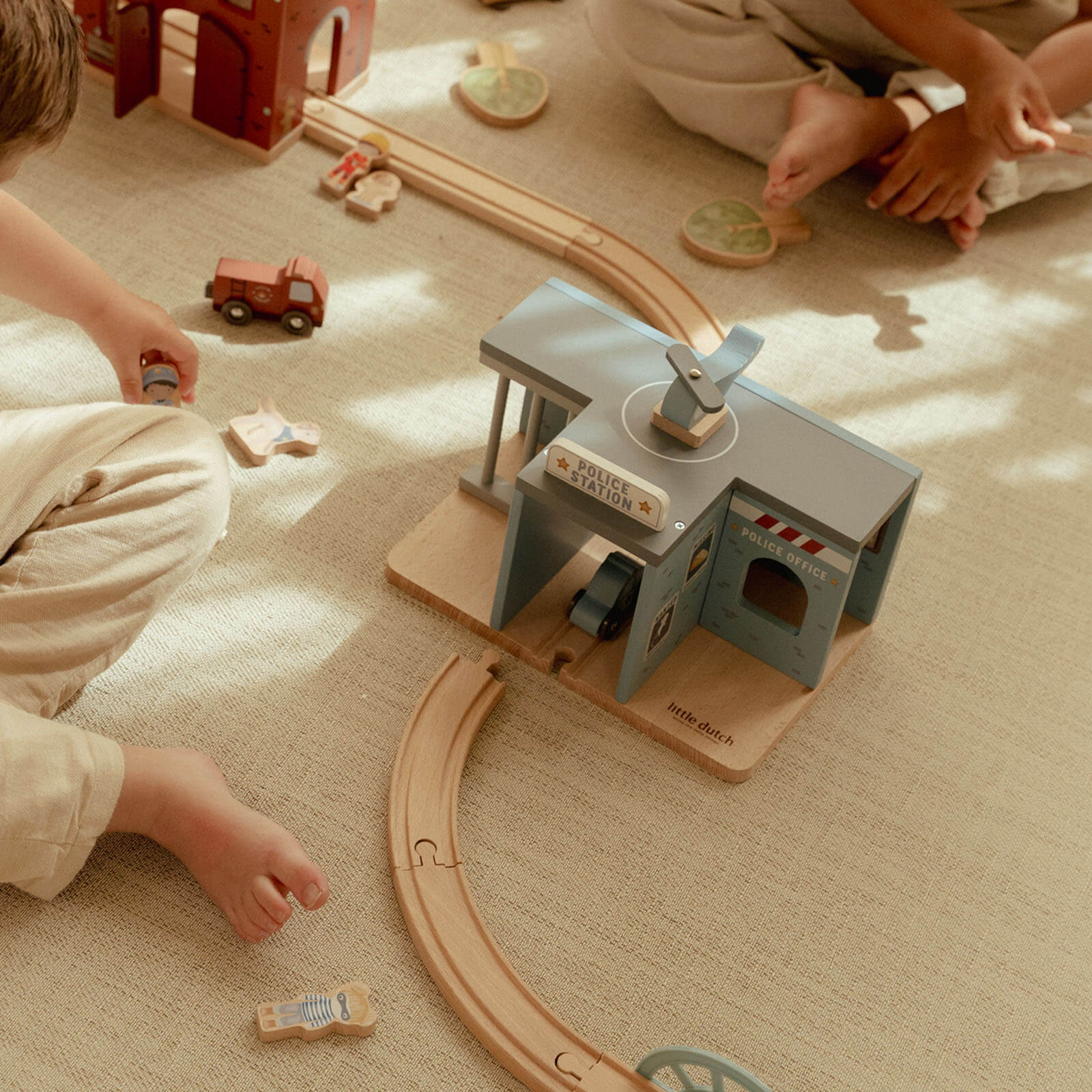 Wooden Police Station - 6 Pieces