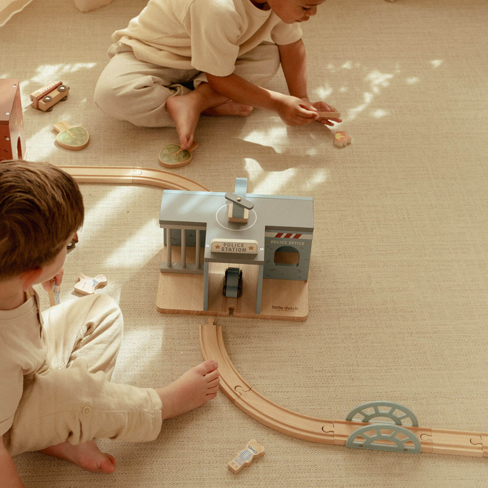 Wooden Police Station - 6 Pieces