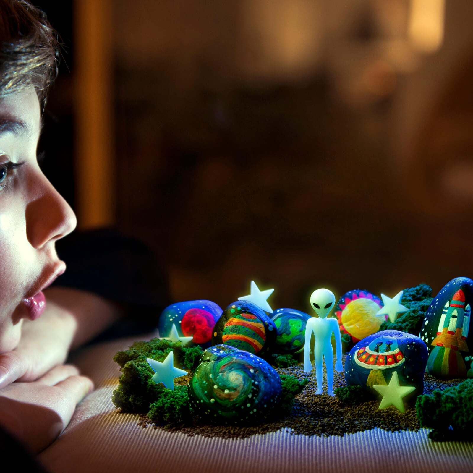 KidzMaker - Glow In The Dark - Space Rock Painting