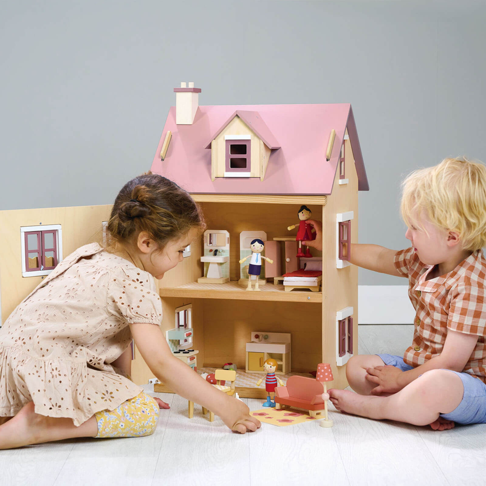 Foxtail Villa Dolls House and Furniture