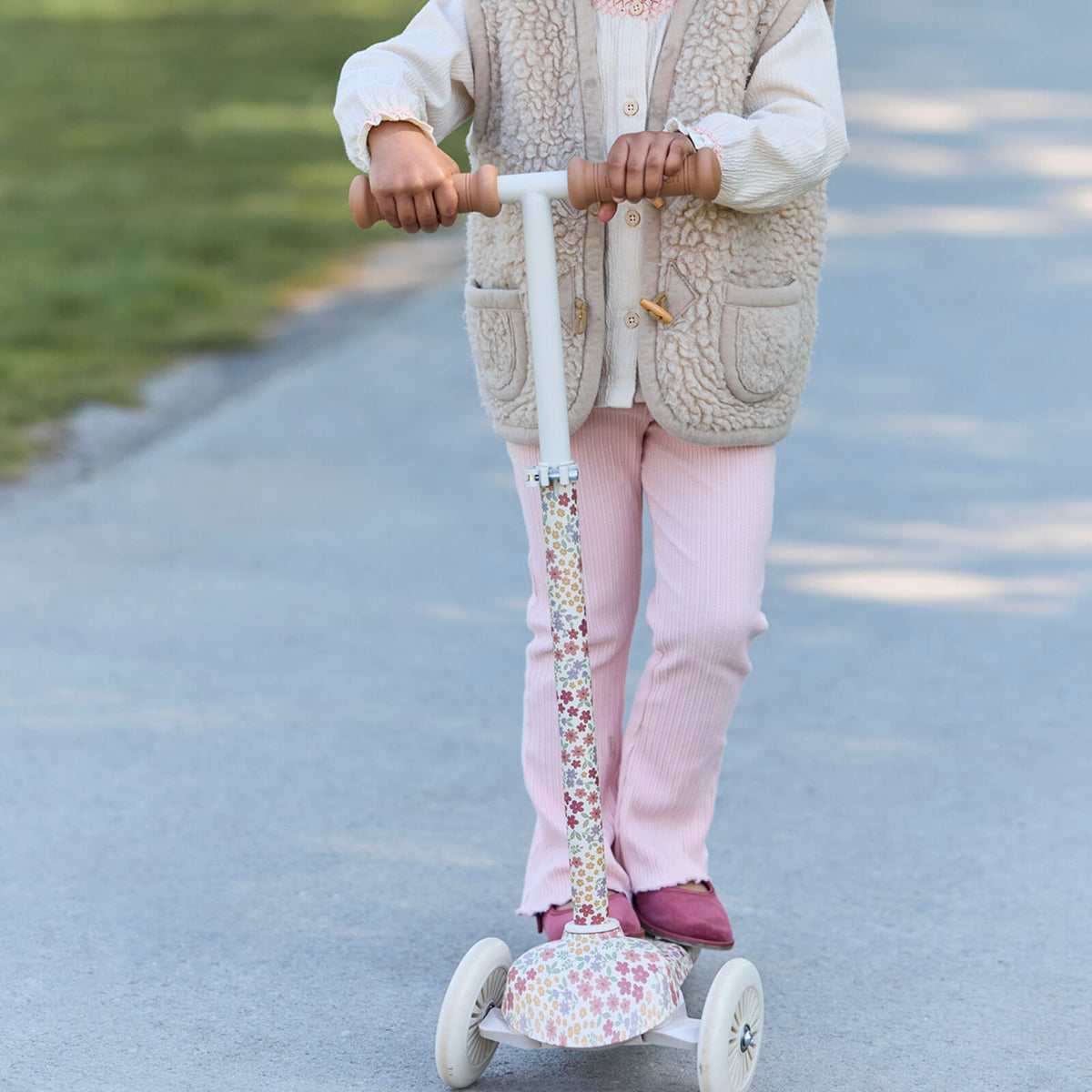 Scooter - Off White Flowers