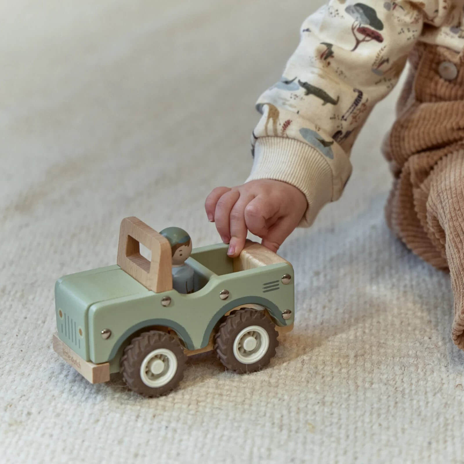Wooden Safari Car with Pegdoll