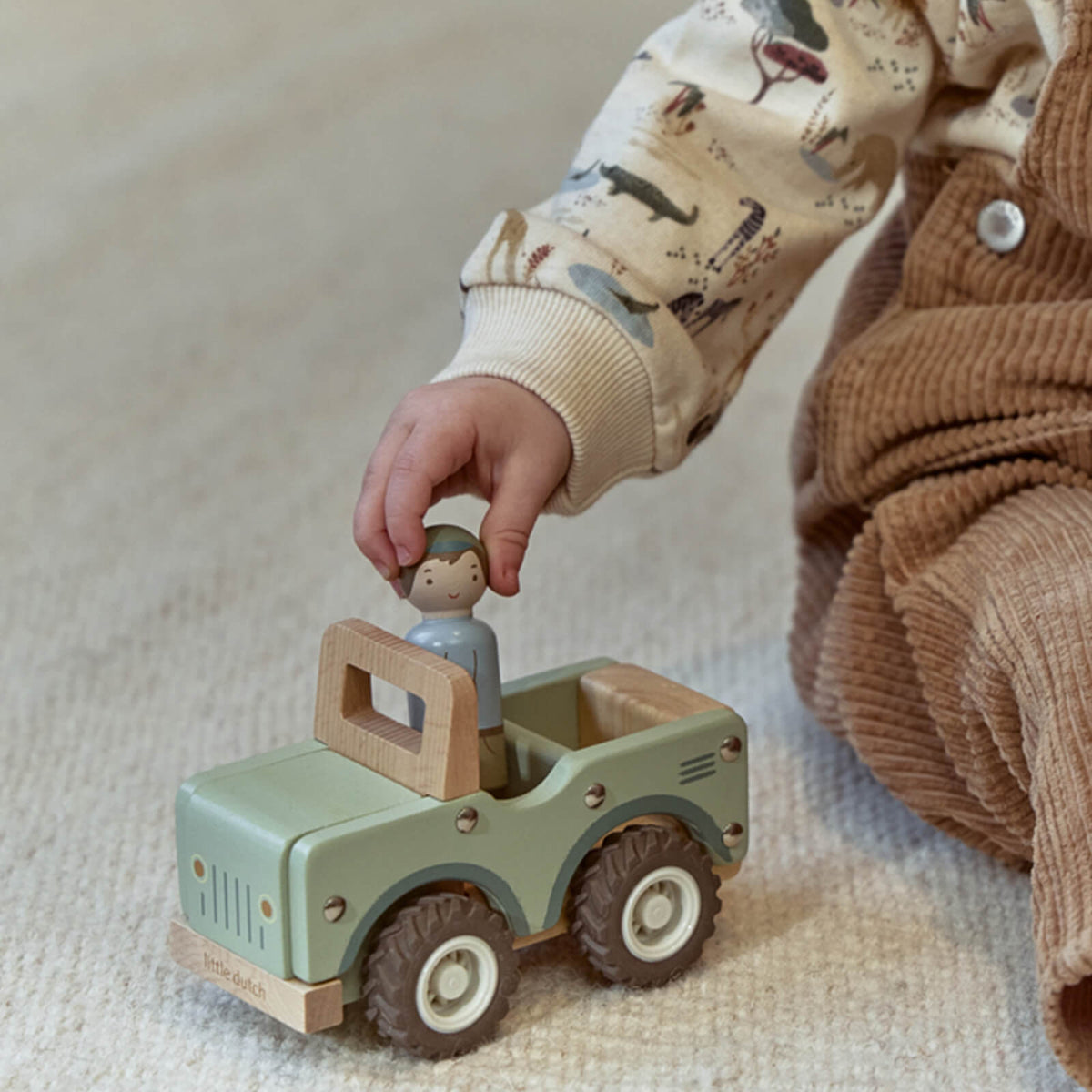 Wooden Safari Car with Pegdoll