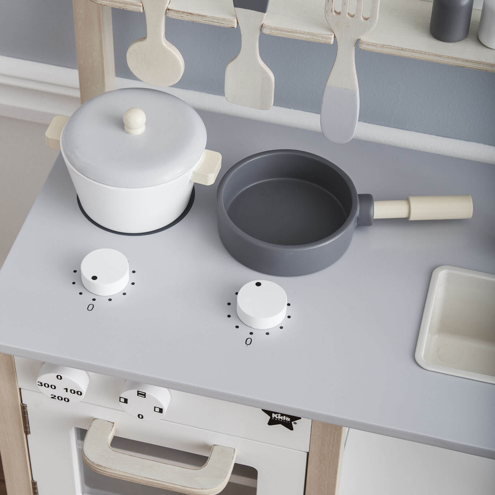 Kitchen White and Accessories