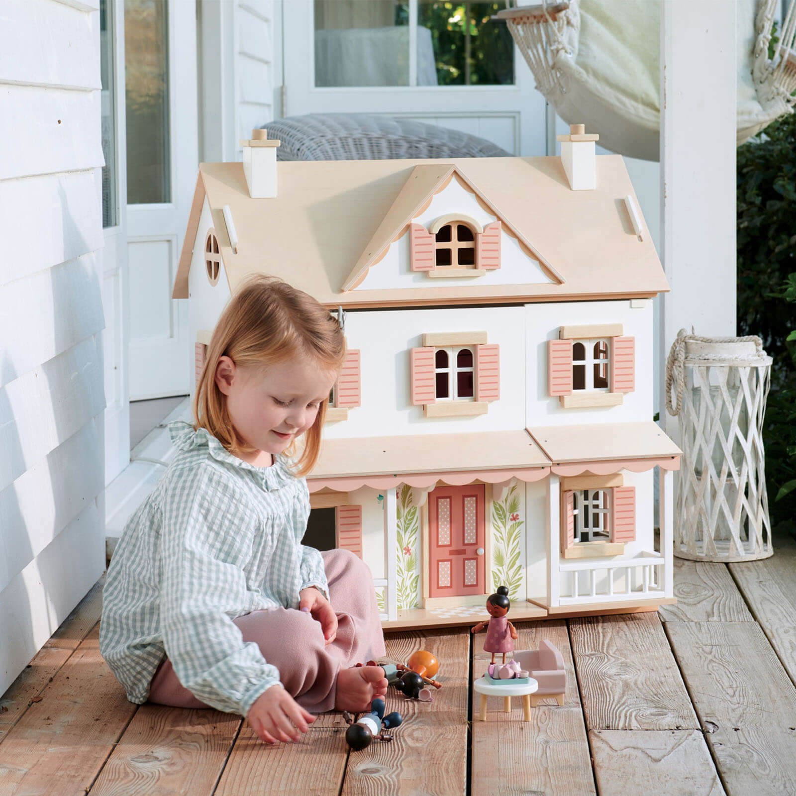 Humming Bird Dolls House