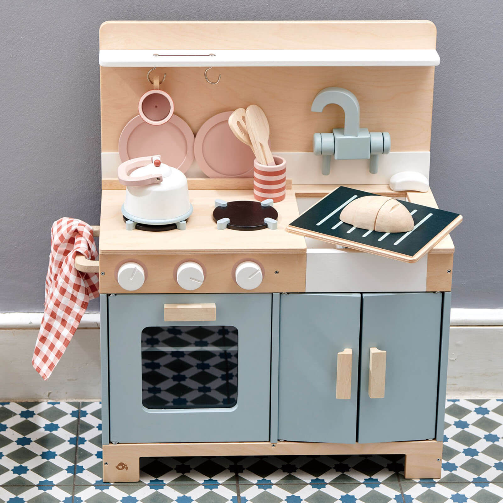 Wooden Home Kitchen Plus Accessories