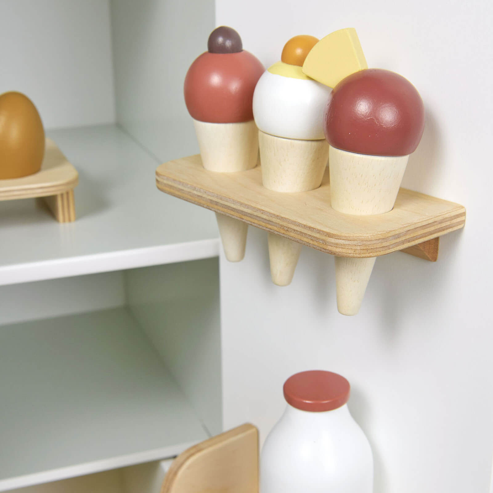 Refrigerator With Functioning Ice Maker