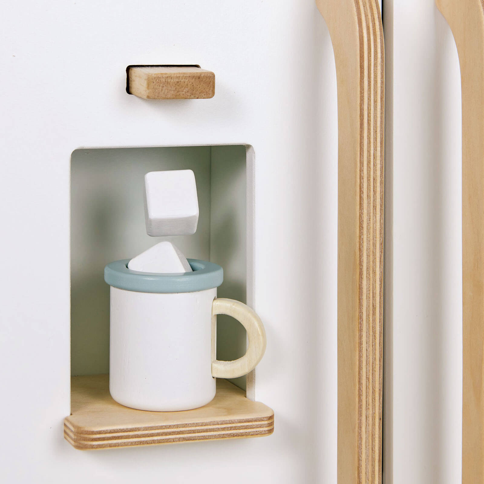 Refrigerator With Functioning Ice Maker