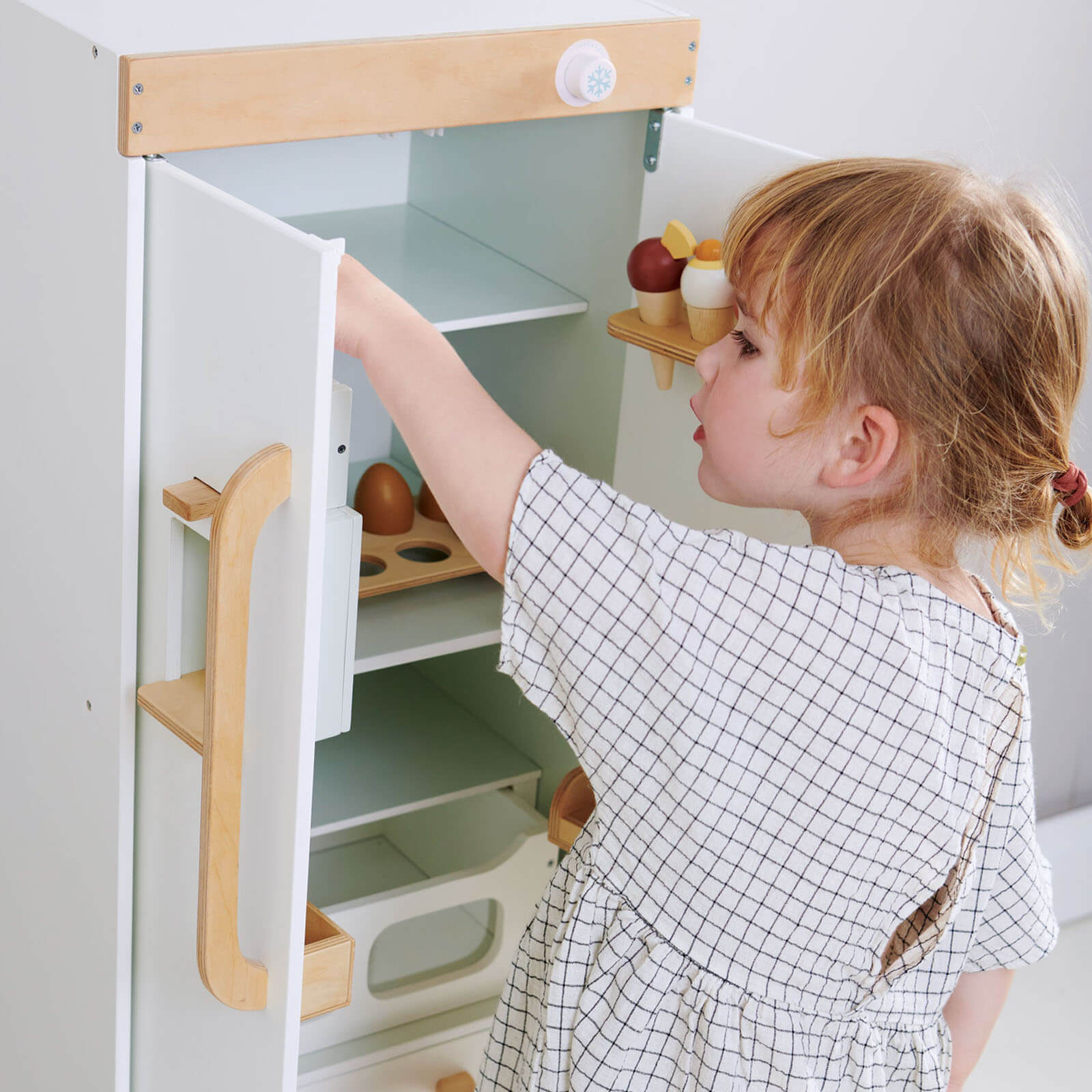 Refrigerator With Functioning Ice Maker