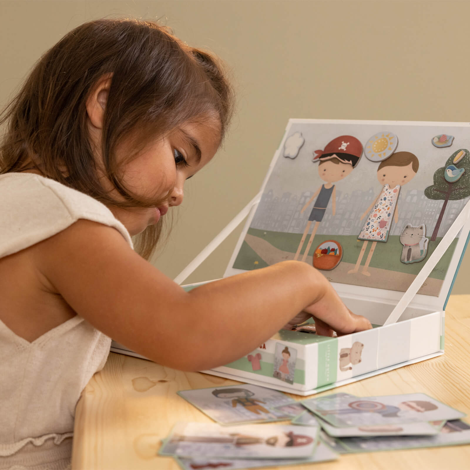 Magnetic Play Board - Dress Jim and Rosa