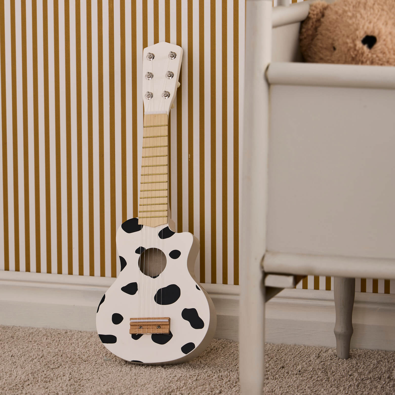 Wooden Guitar - Black White