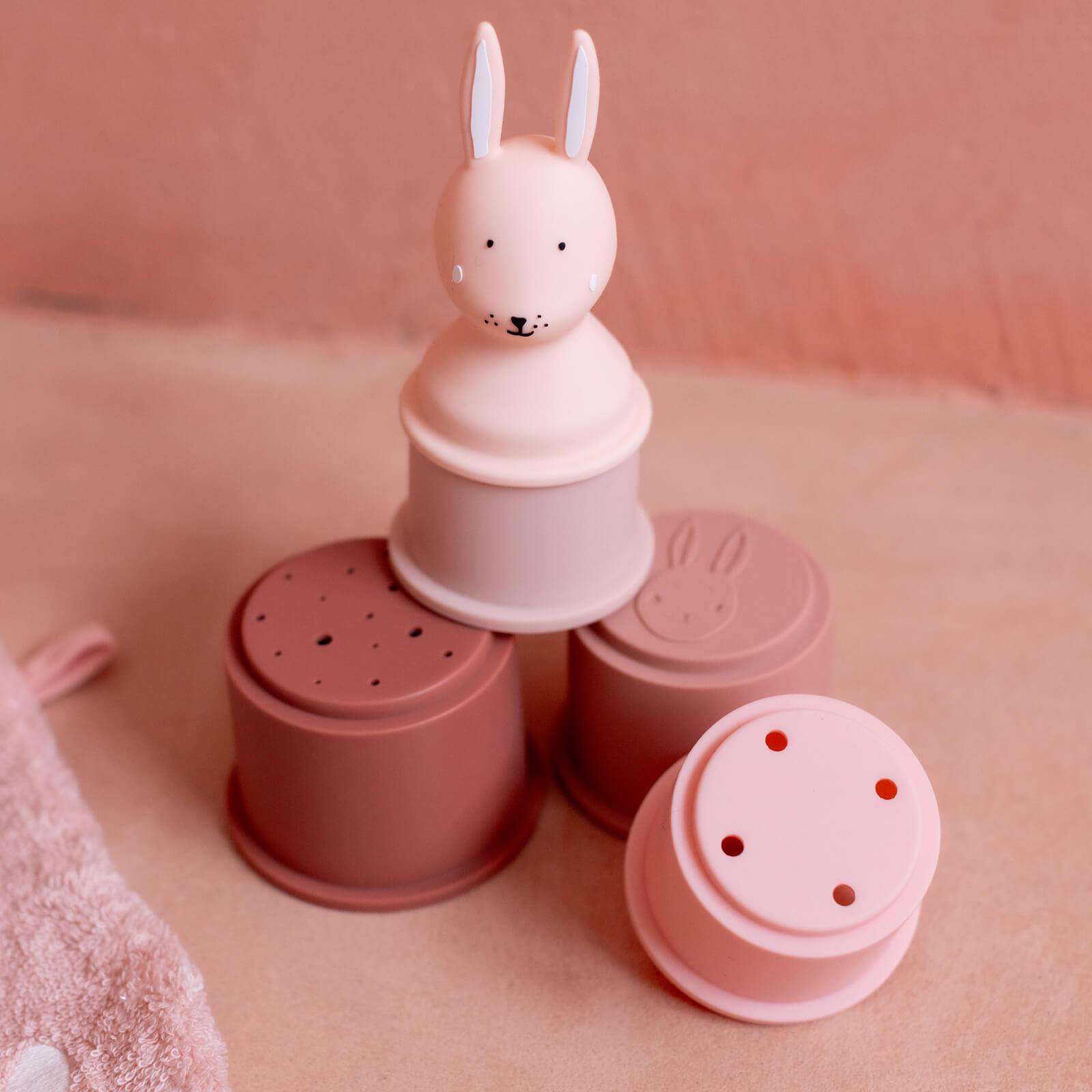 5 Stacking Cups - Mrs Rabbit