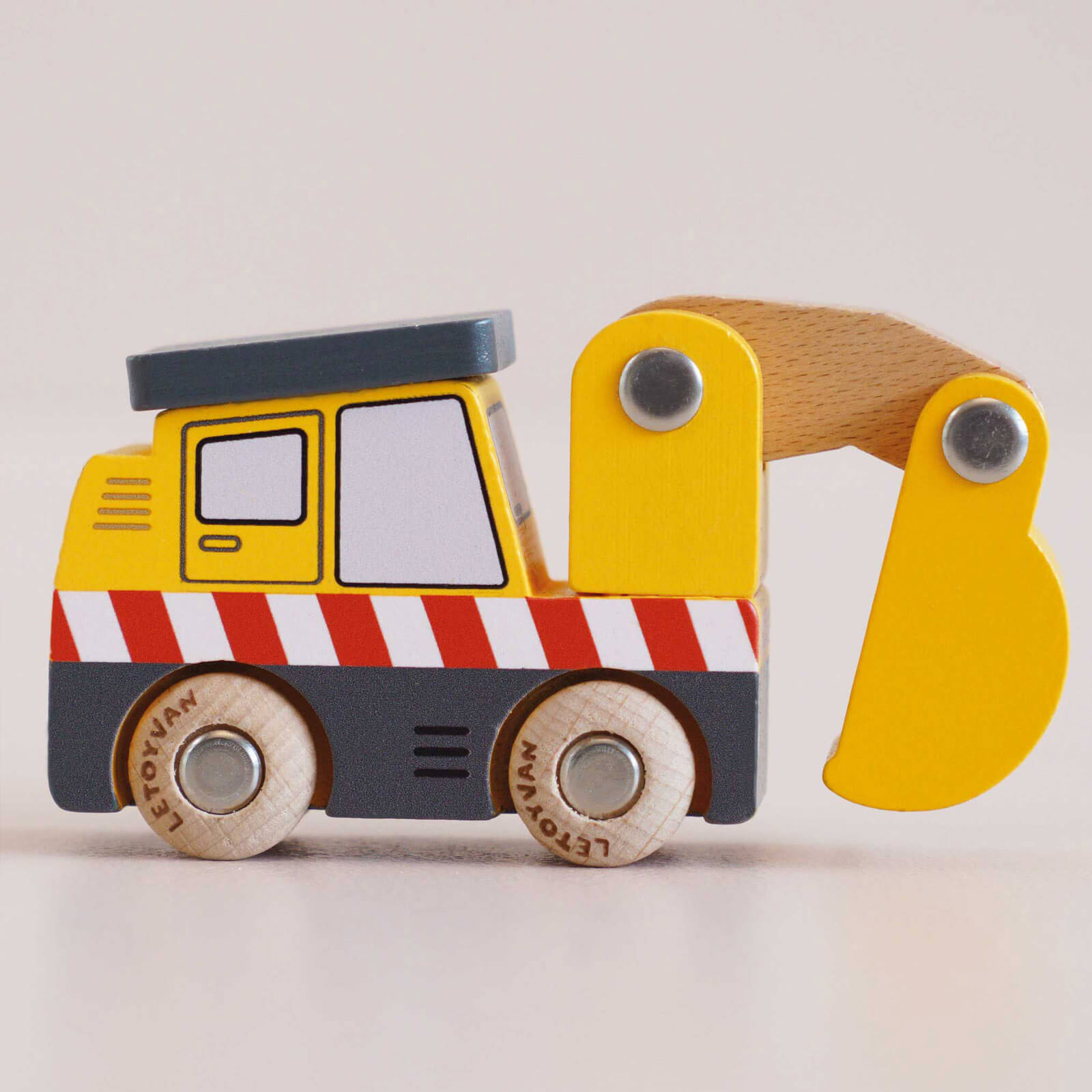 Wooden Digger - GT210 Vince