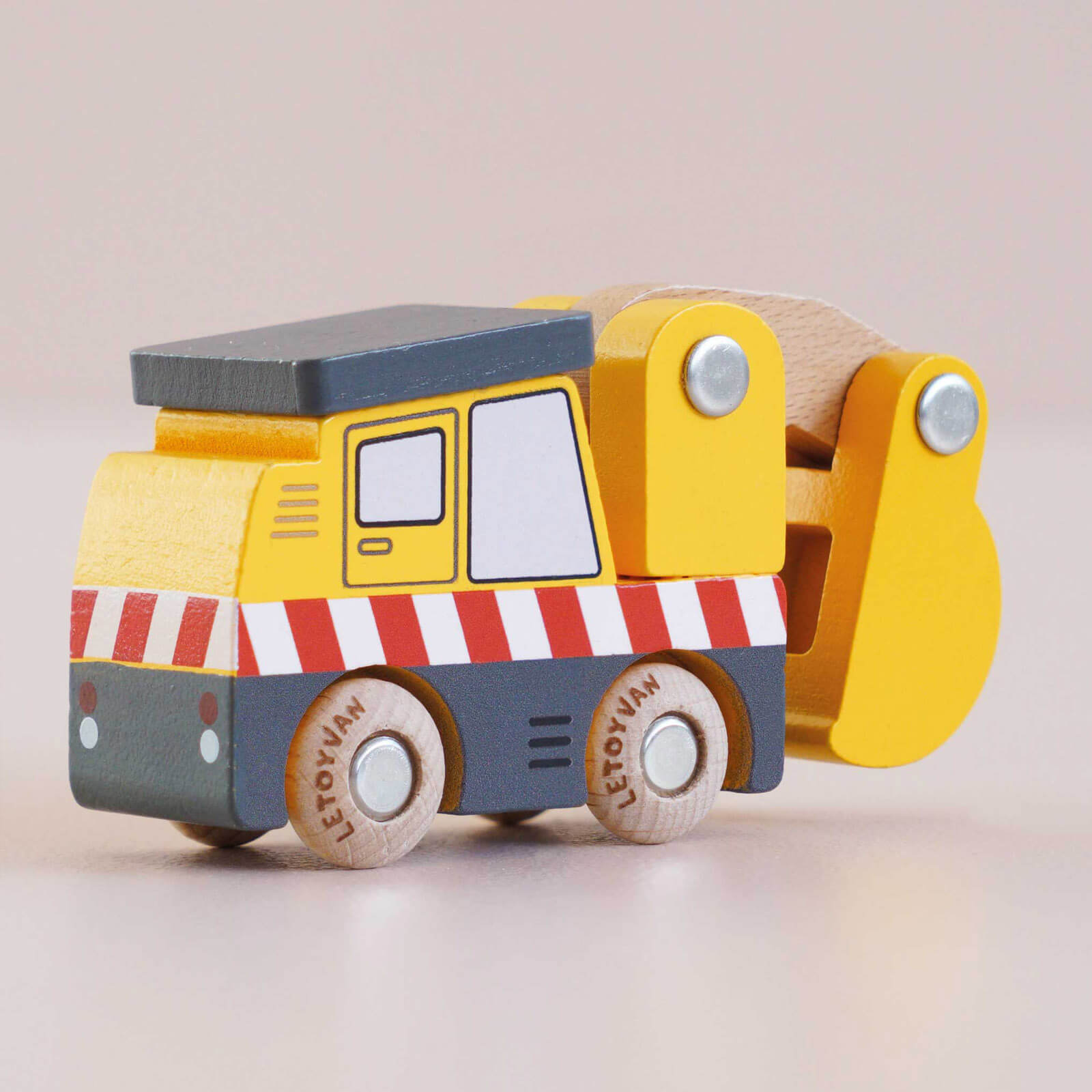 Wooden Digger - GT210 Vince