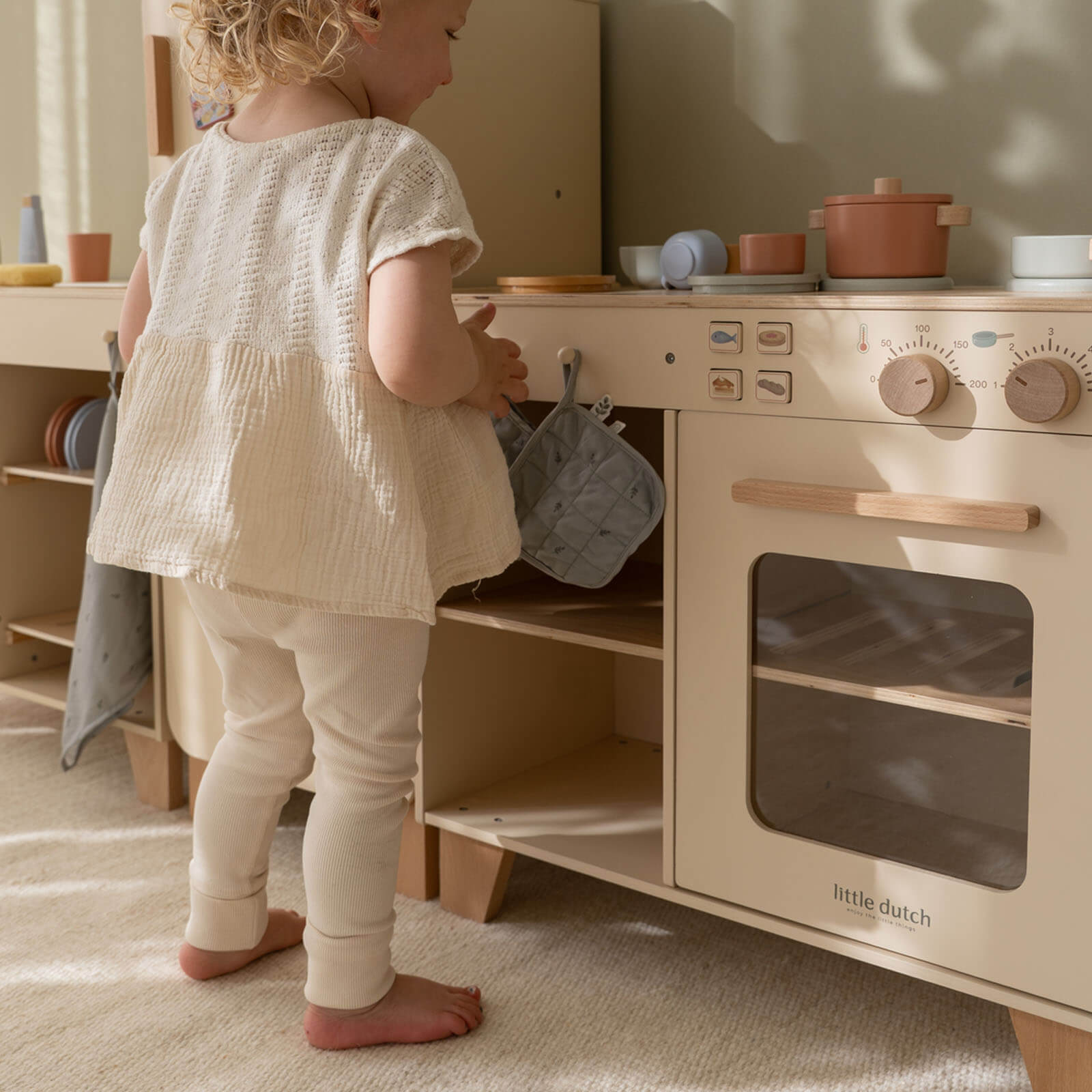 Cream Kitchen Plus 4 Accessories