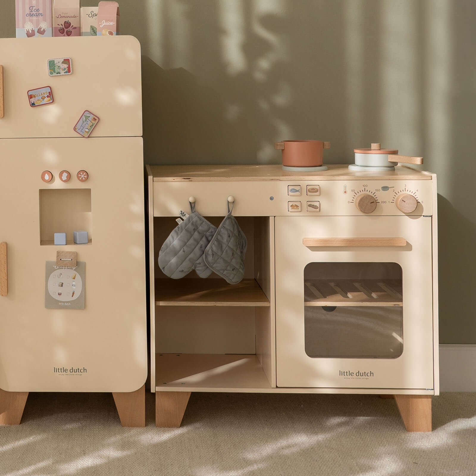 Cream Kitchen Plus 4 Accessories
