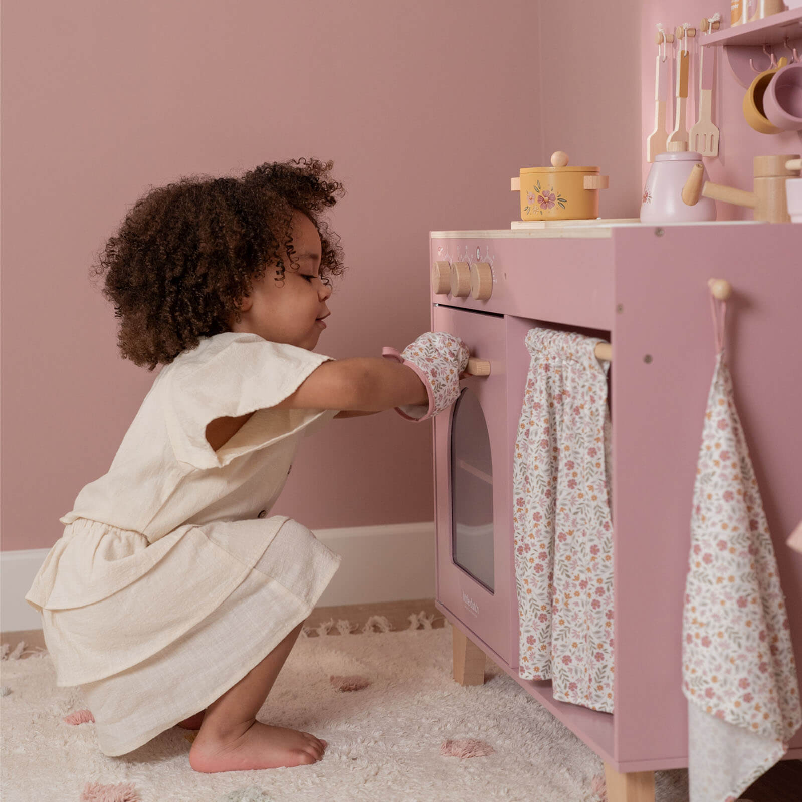 Pink Kitchen Plus 16 Accessories