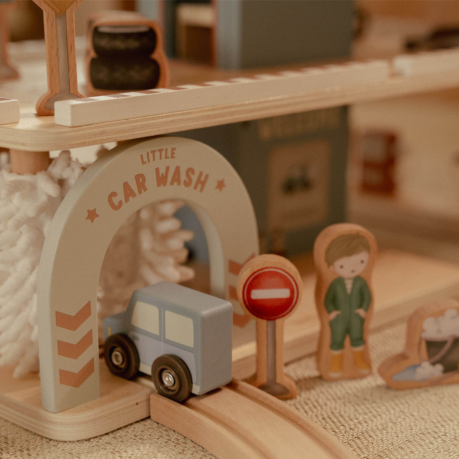 Wooden Parking Garage - 18 Pieces