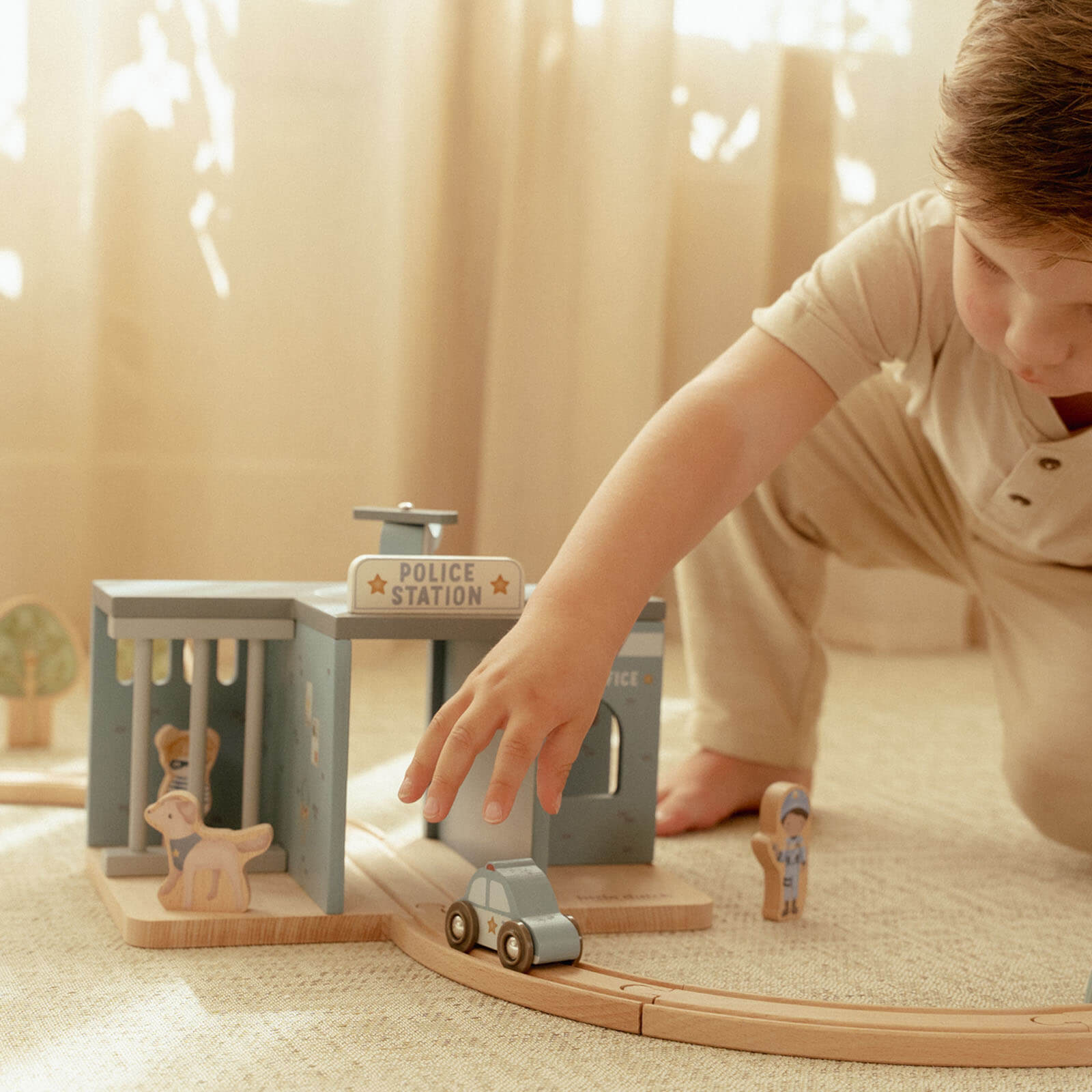 Wooden Police Station - 6 Pieces