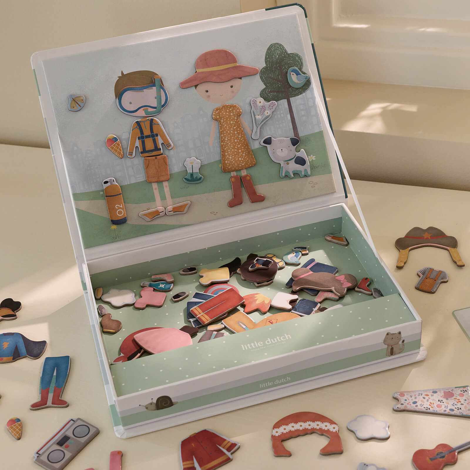 Magnetic Play Board - Dress Rosa and Jim