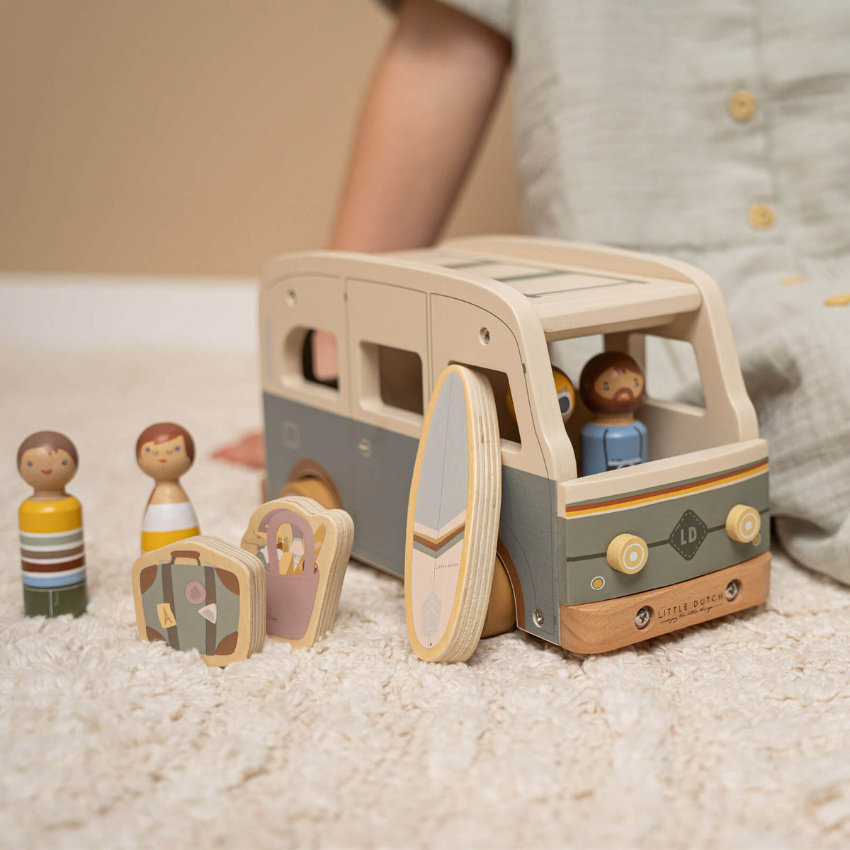 Vintage Vehicle With Wooden Dolls