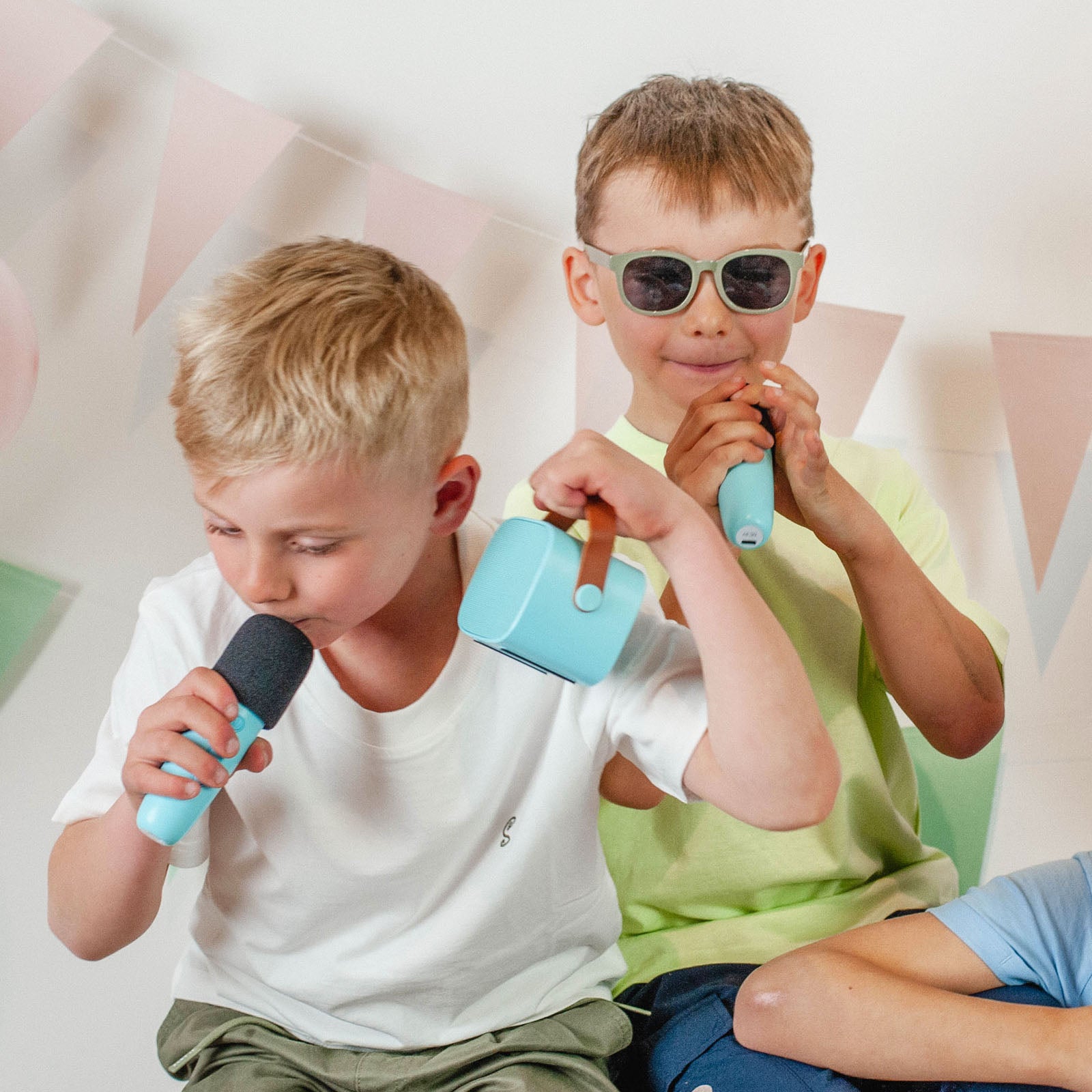 Karaoke Machine with Wireless Microphone - Blue