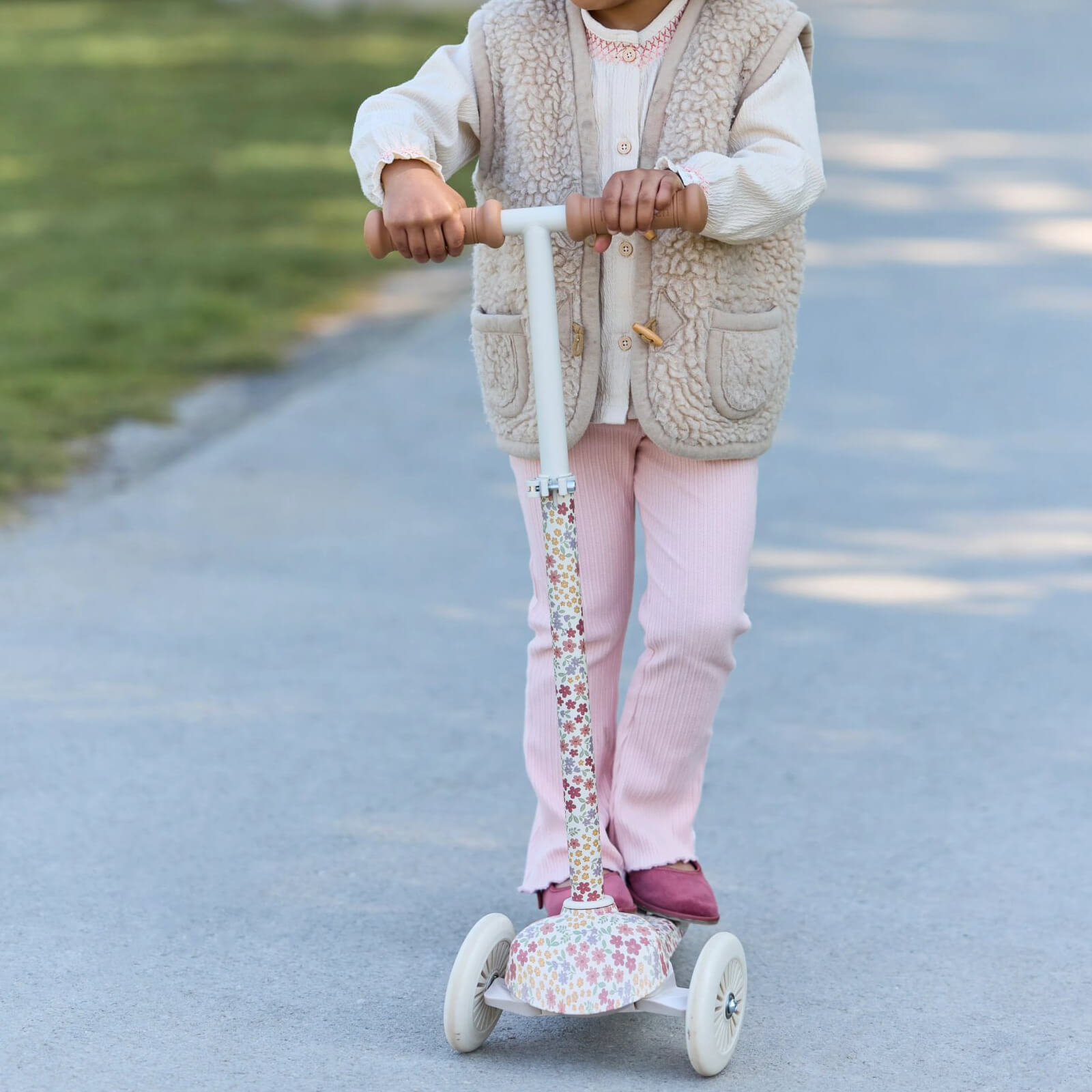 Scooter - Off White Flowers