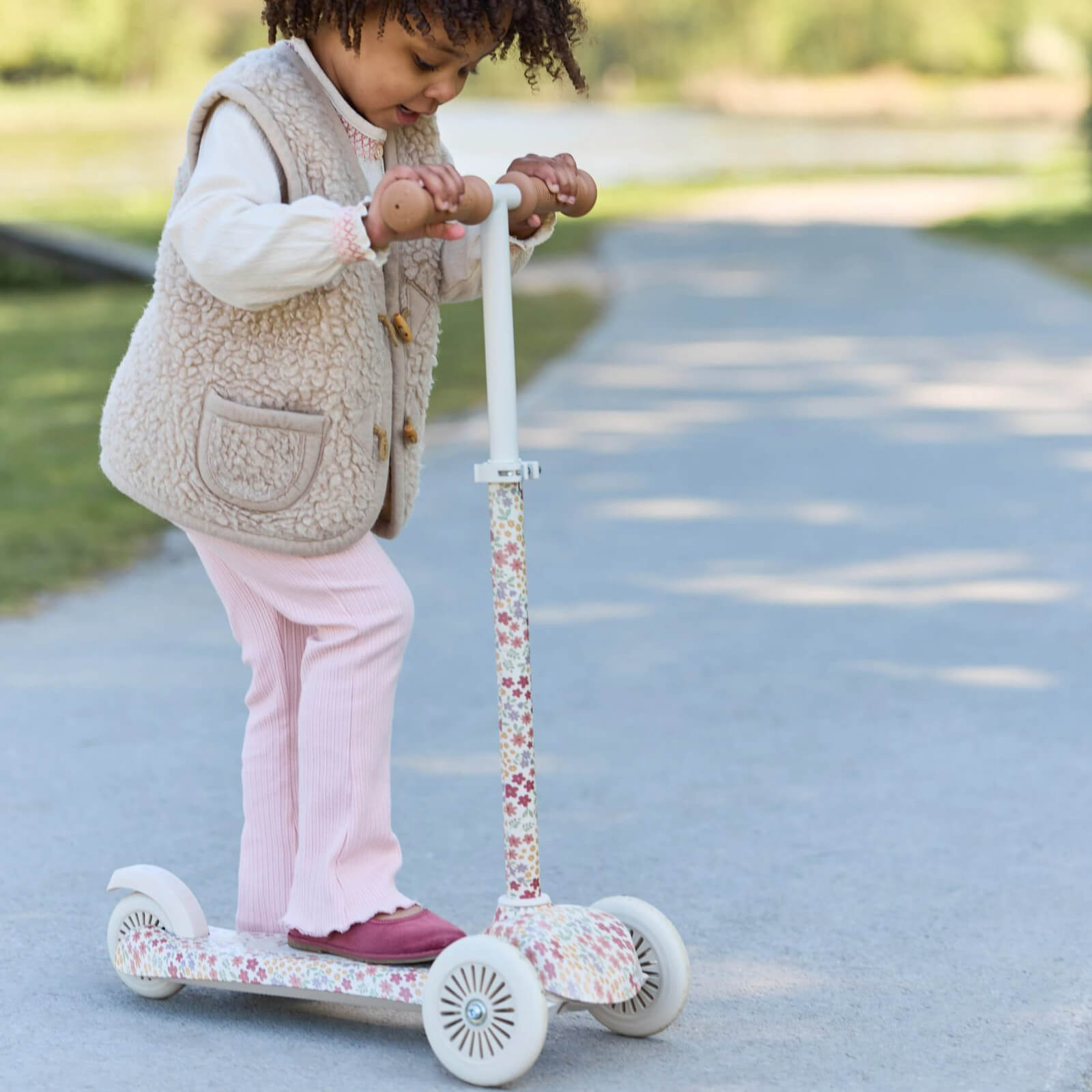 Scooter - Off White Flowers