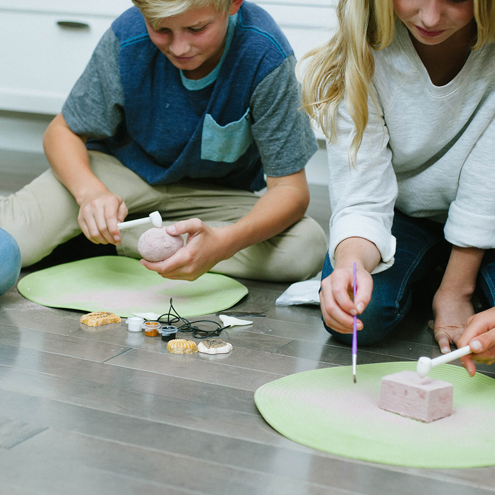 KidzLabs - Dig A Glow Shark Tooth Fossils