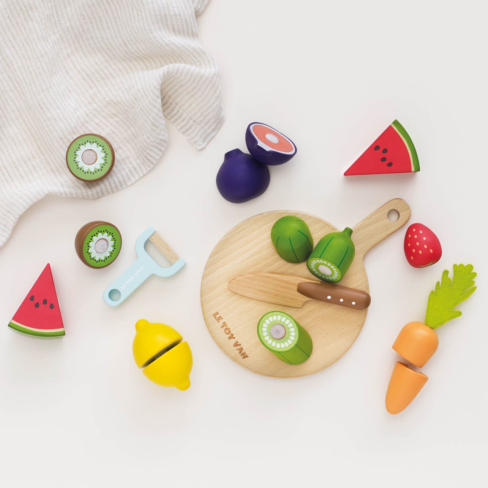 Wooden Chopping Board and Sliceable Play Food