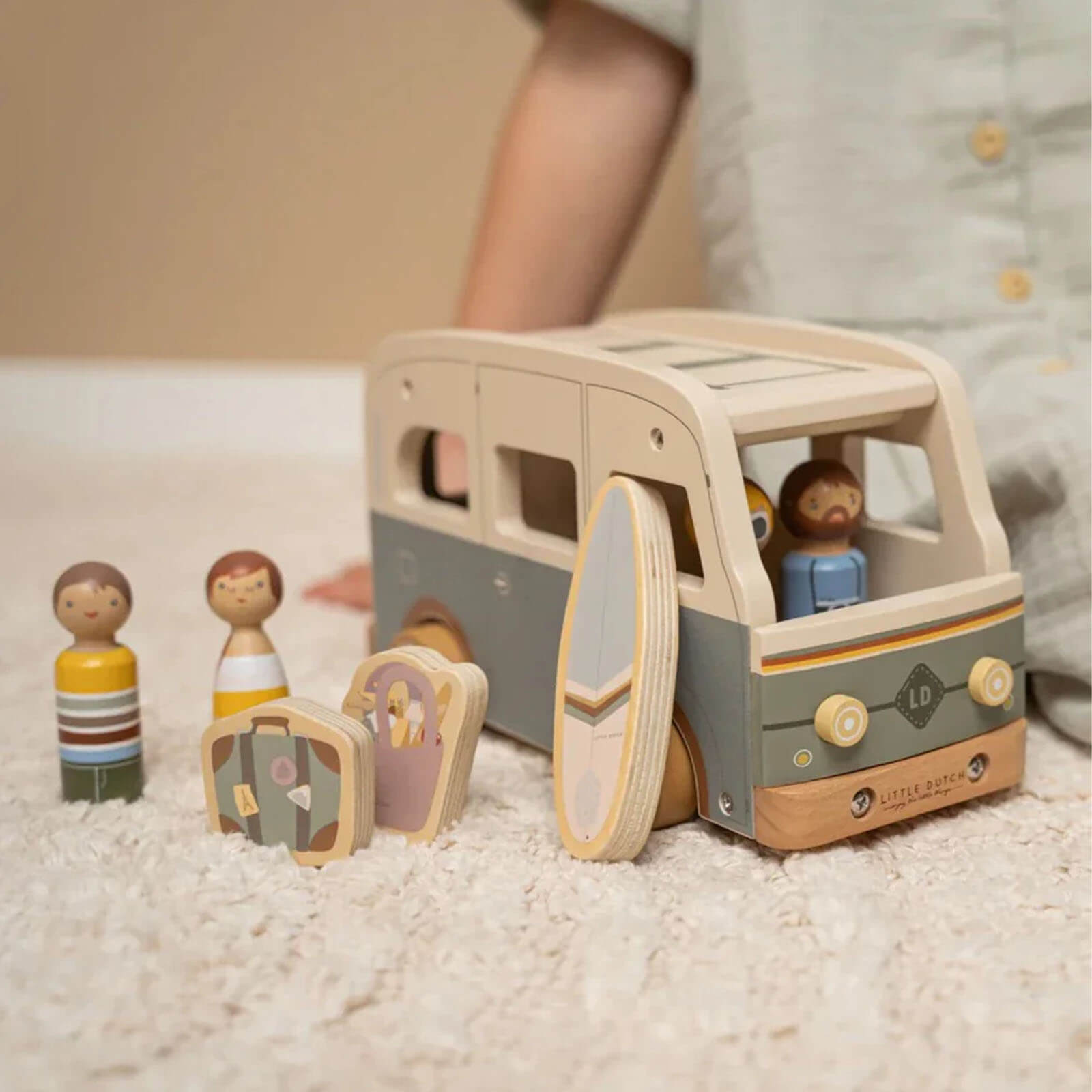 Vintage Vehicle With Wooden Dolls