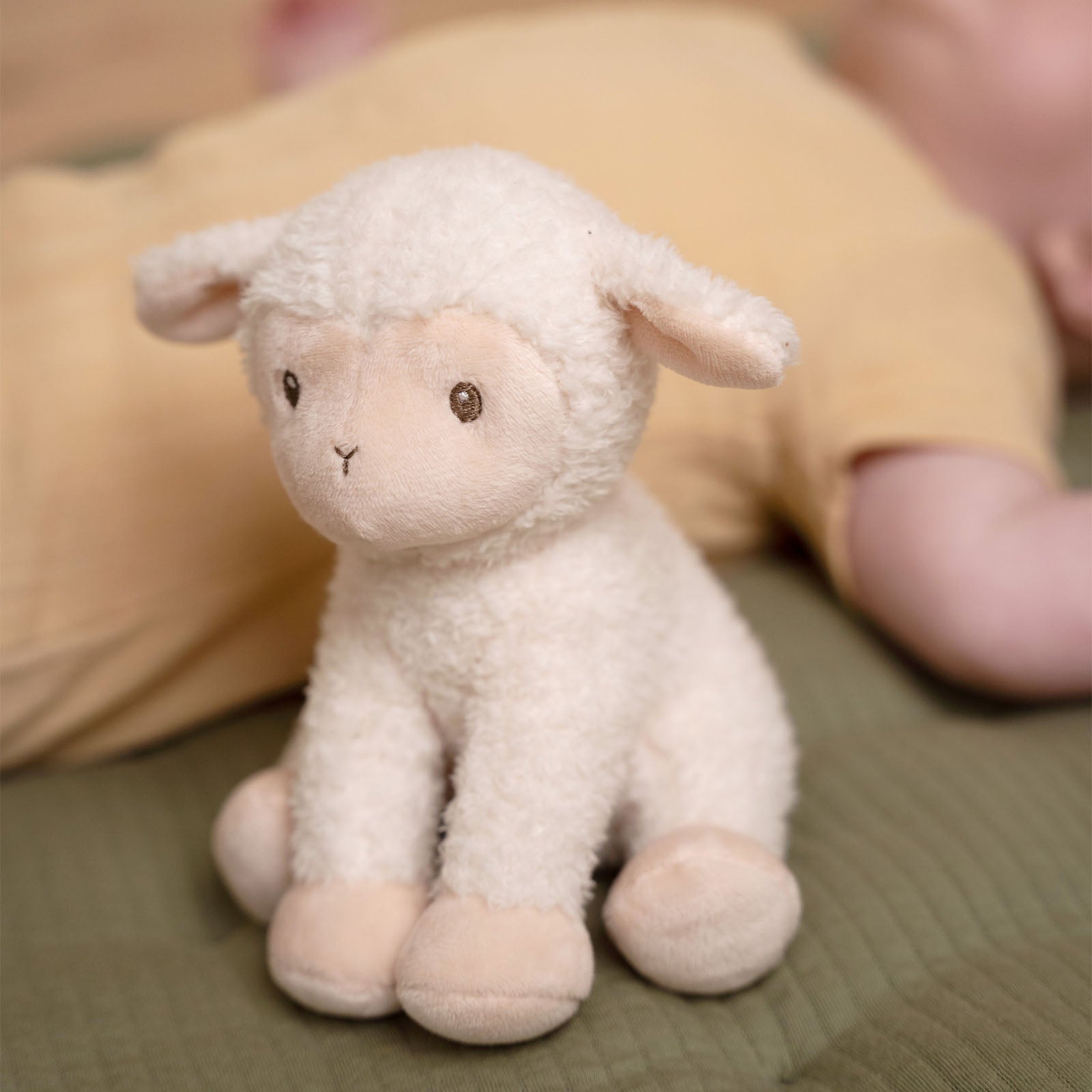 Cuddle Sheep 17 cm - Little Farm