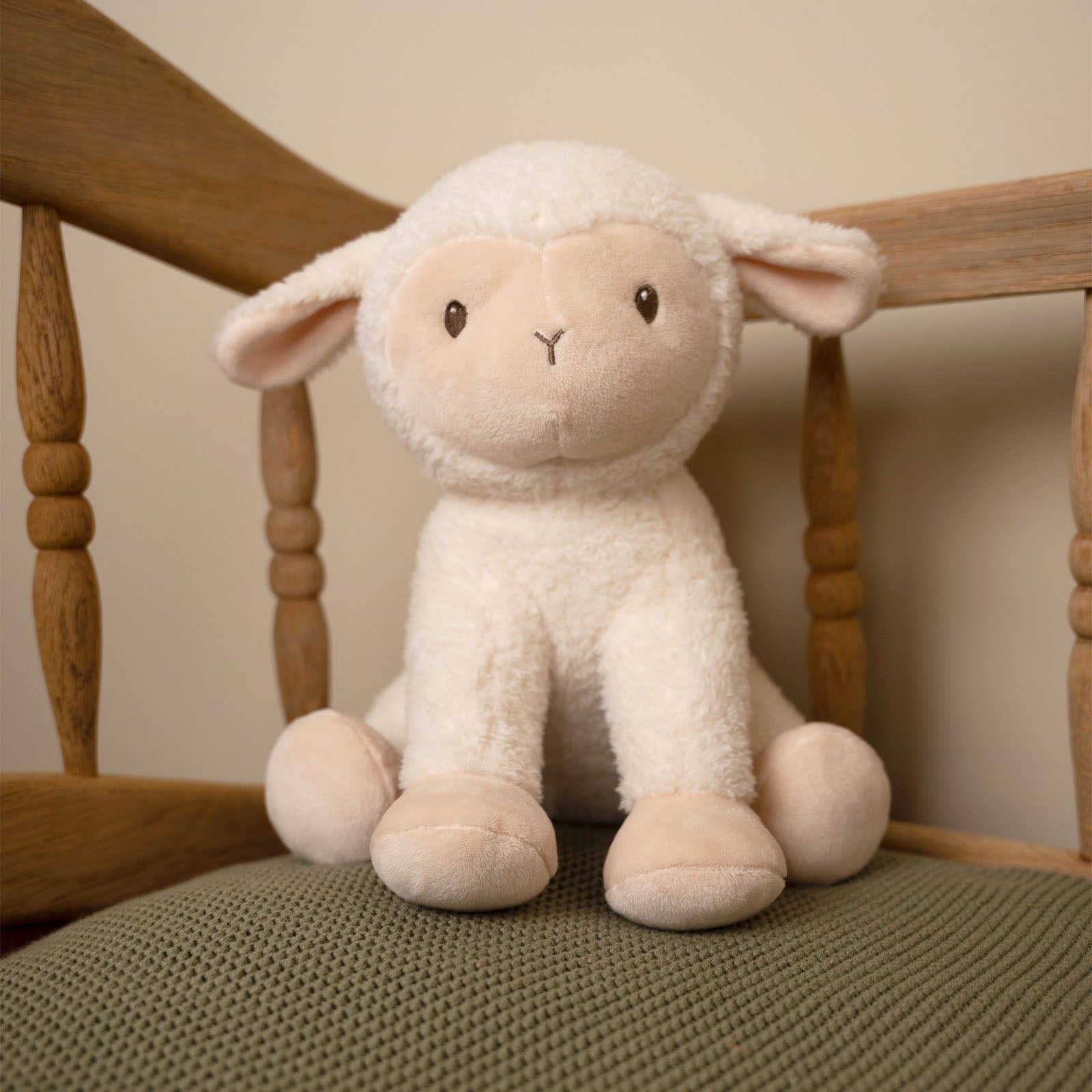 Cuddle Sheep 17 cm - Little Farm