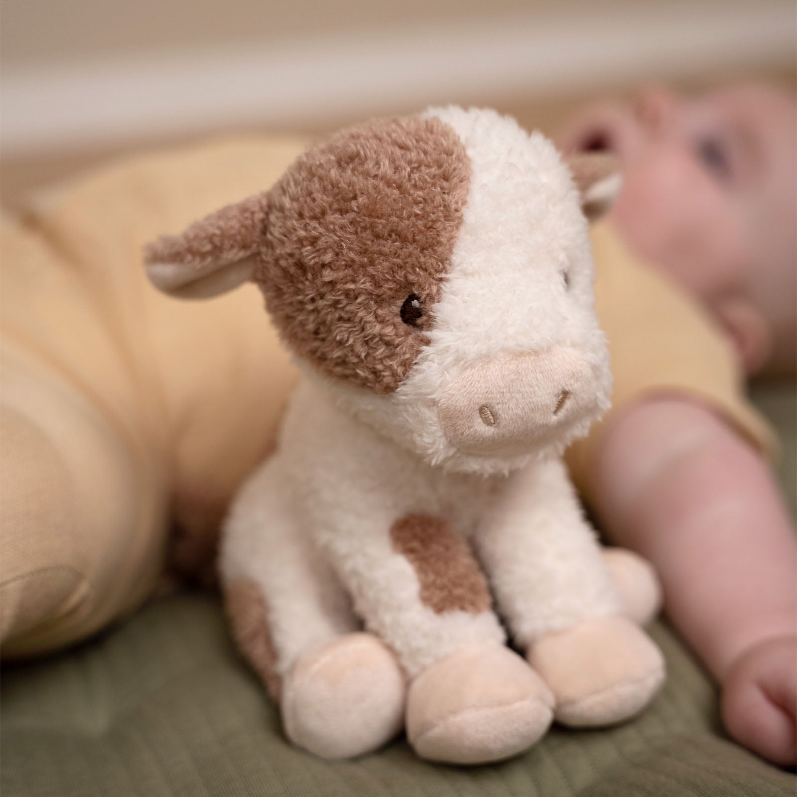 Cuddle Cow 17 cm - Little Farm