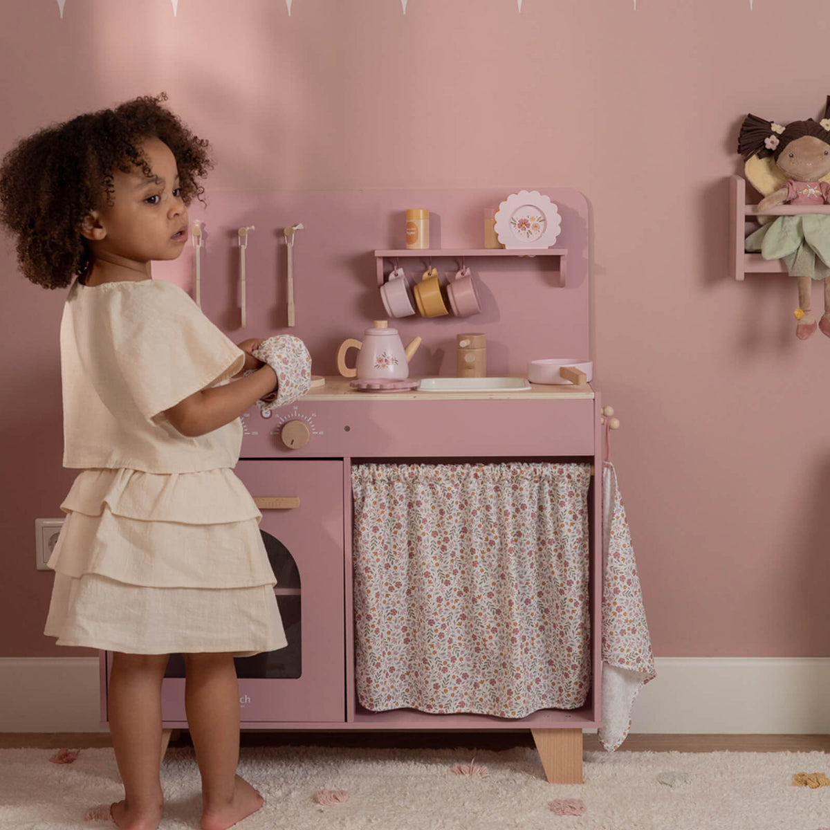 Pink Kitchen Plus 16 Accessories