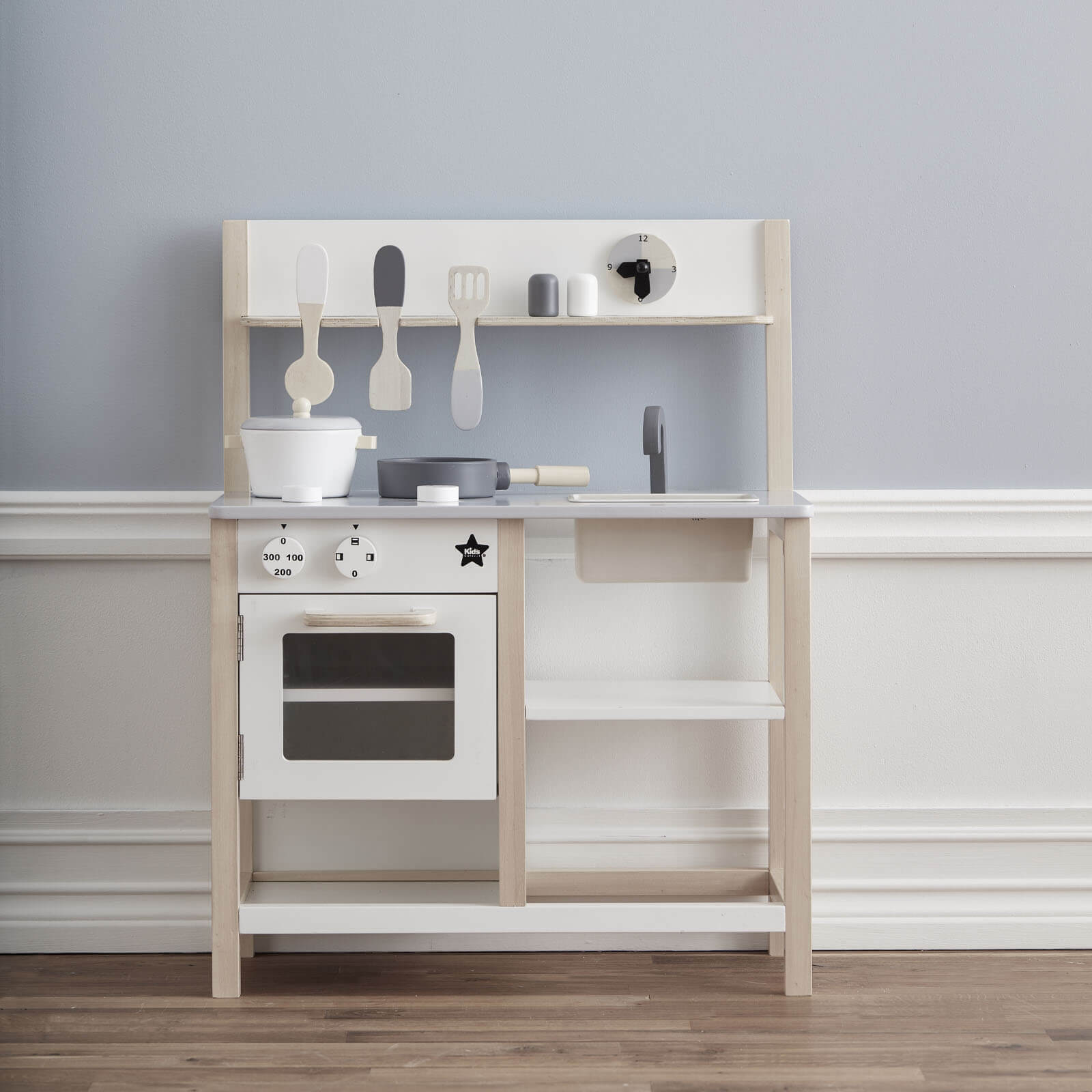 Kitchen White and Accessories