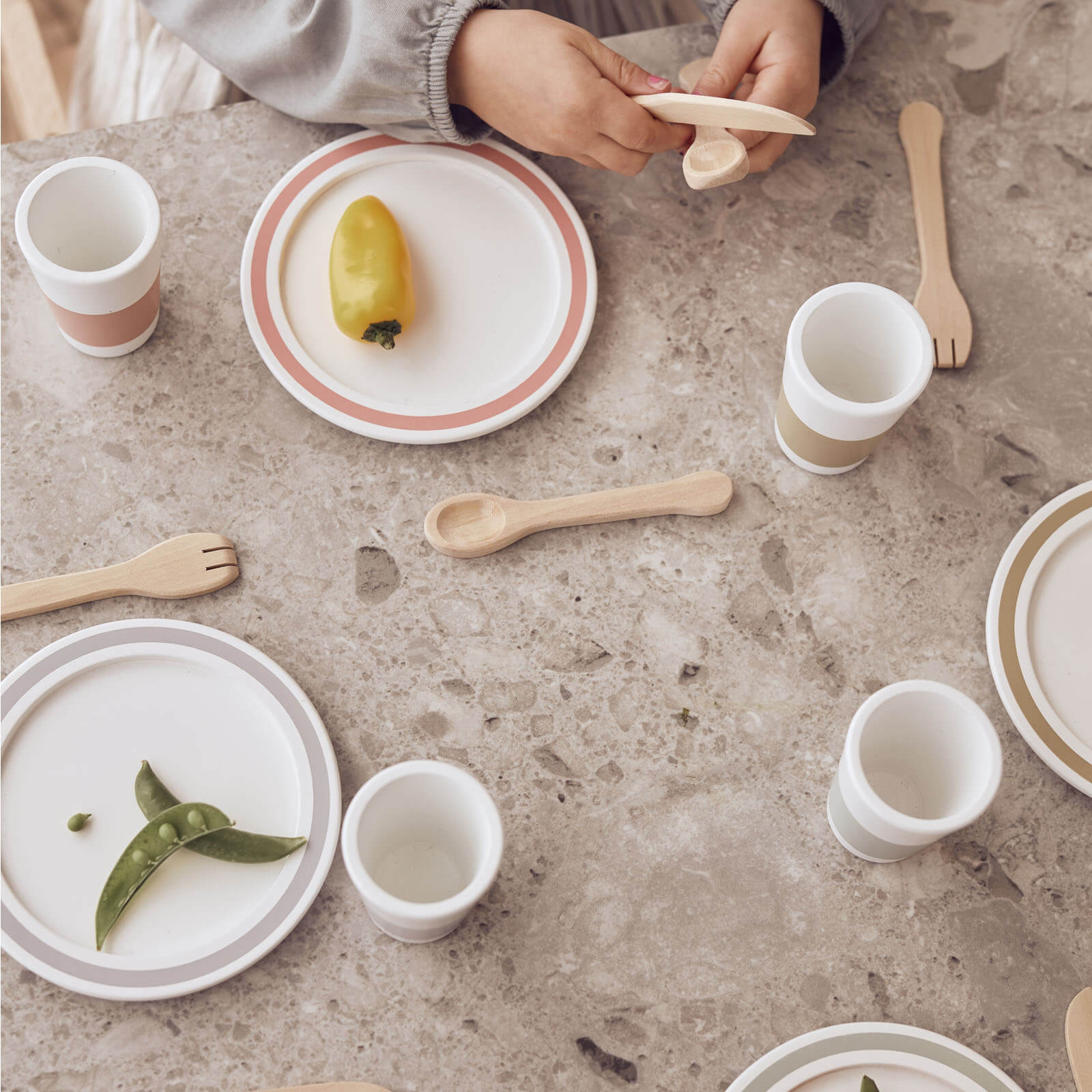 Dinnerware Play Set