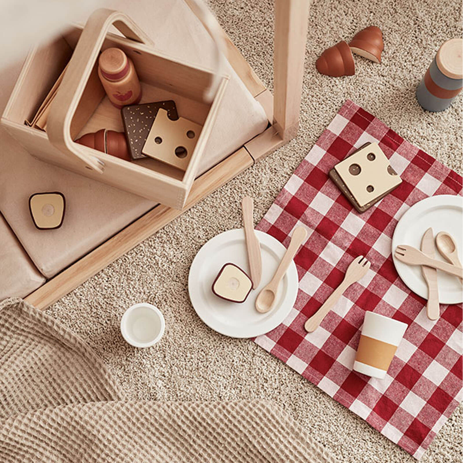 Picnic Basket and Accessories