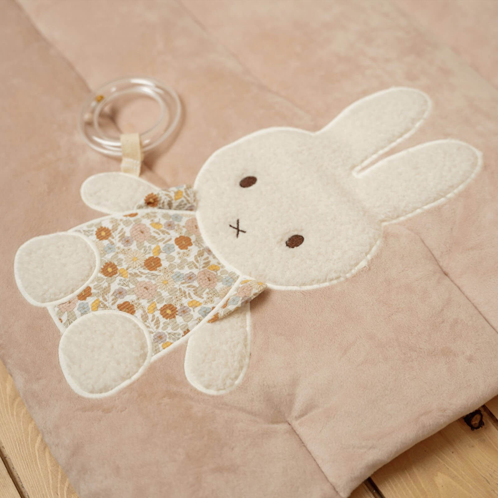 Miffy Vintage Flowers Playmat